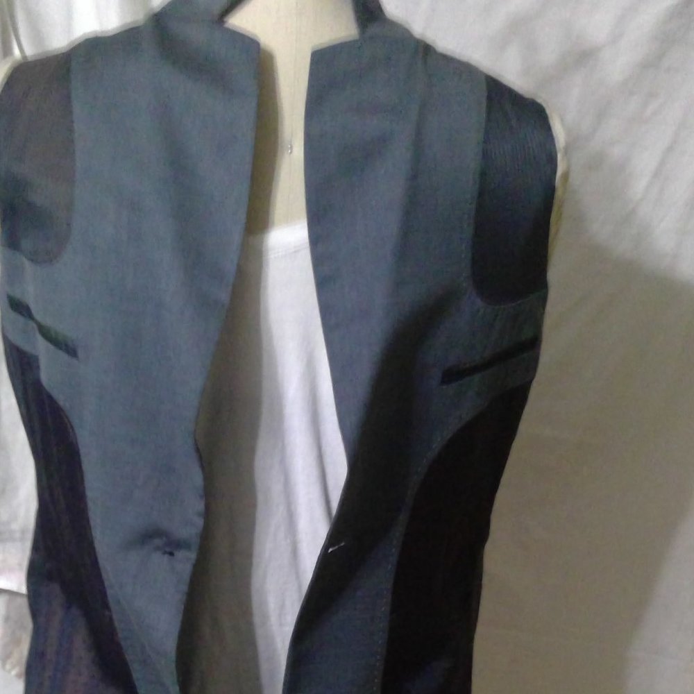 BCBG 2 piece Career Suit with Short sleeves Size M - Picture 16 of 16